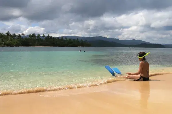 Haciendo un poco de buceo te encontrás con miles de pececitos