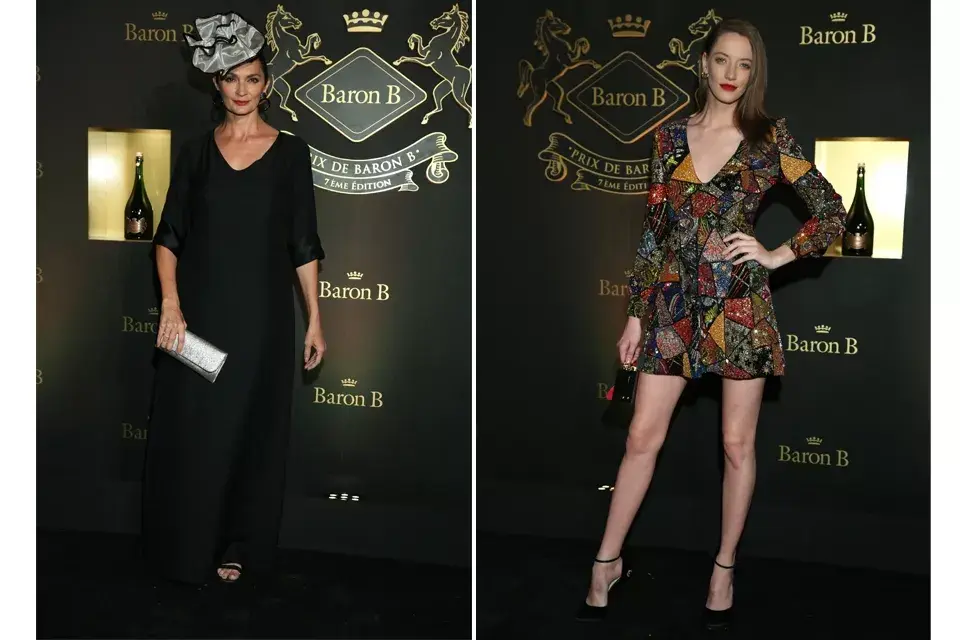 Mariana Arias, de negro y plateado, le dio todo el protagonismo a su fascinator lleno de volados. Y Mili Schmoll no cumplió con el dress code, pero igual estaba impecable
