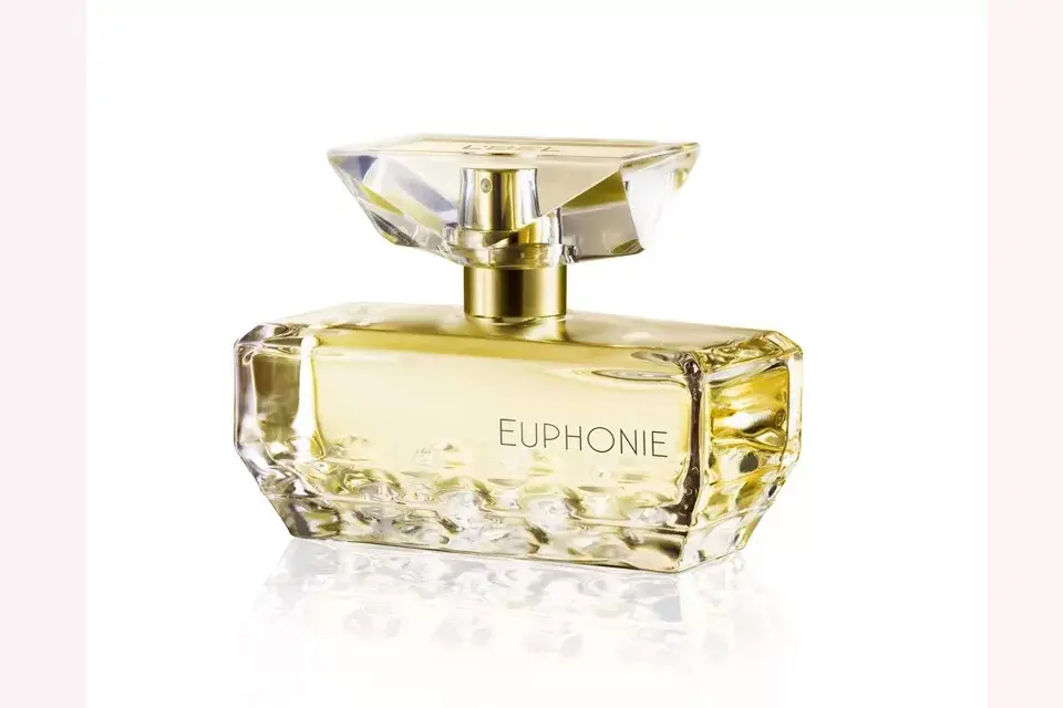 Euphonie, de L Bel. El aroma de la  rosa de Michaela, flor de 65 pétalos, se entrelaza con toques frutales. $ 265, 50 ML