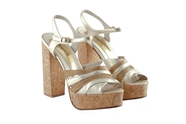 Sandalias con tachas (American Pie, $850)