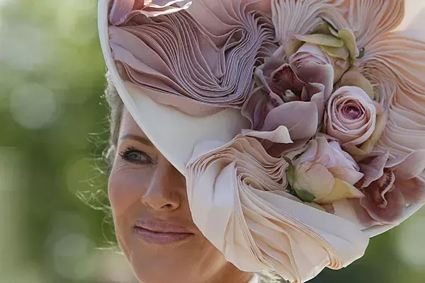 Muy femenino, con flores en distintos tonos de rosas