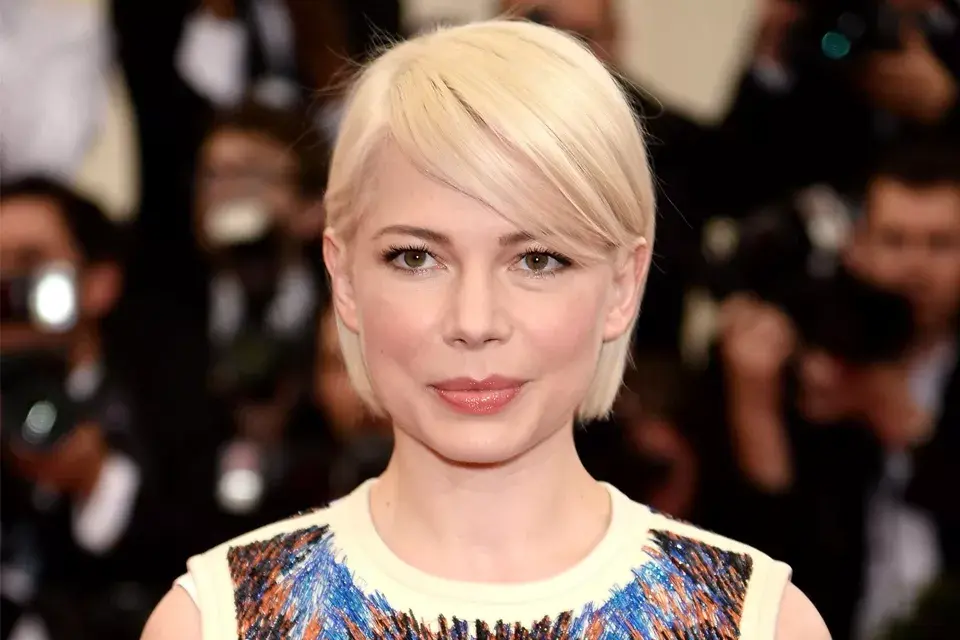 Michelle Williams, con el pelo bien lacio y cortito... ¡Te vimos más linda en otras ocasiones, Michelle!