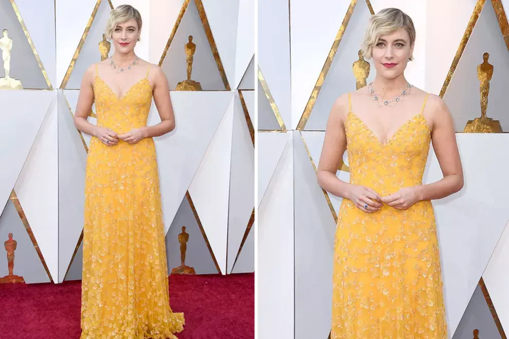 Greta Gerwig dijo presente con un diseño sencillo en color mandarina de la firma Rodarte 