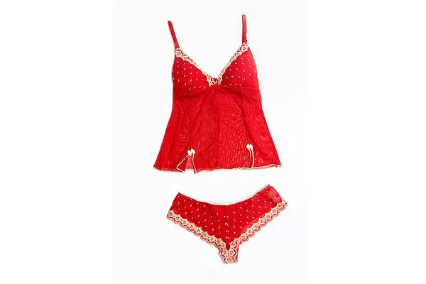 Conjunto rojo de Sweet Lady, corpiño ($152) y culotte ($62)