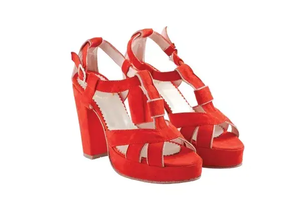 Sandalias de gamuza (Lomm, $1180)