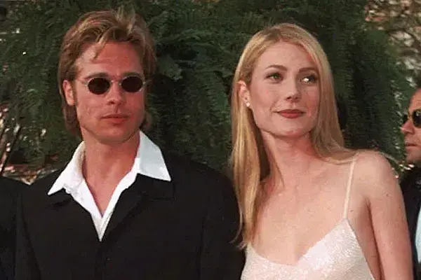1996. Gwyneth llega a los premios Oscar de la mano de su pareja de esa época, Brad Pitt. El peinado: súper natural, lacio, con raya al costado. ¿La reconocés?
