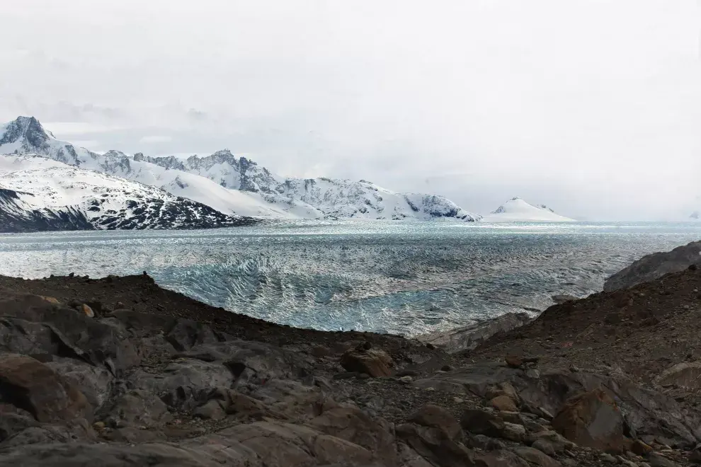 Se llega navegando por el lago Argentino, en donde se pude ver en su recorrido la enormes paredes de hielo