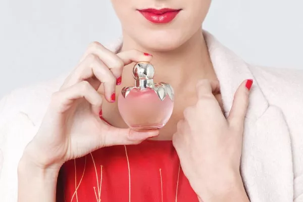 Dulce: Con su impronta de fruto prohibido, esta nueva versión del Nina l’Eau 50 ml (Nina Ricci, $395) es un perfume mucho más acaramelado y adolescente, una ráfaga de la juventud más viva, ligera y sensual.