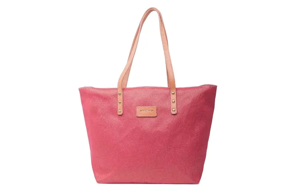 Cartera en rojo y nude (Hortencia carteras, $620)