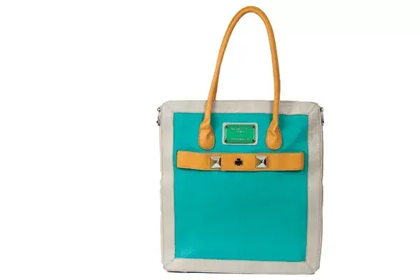 De cuero con tachas (Juanita Jo, $566)