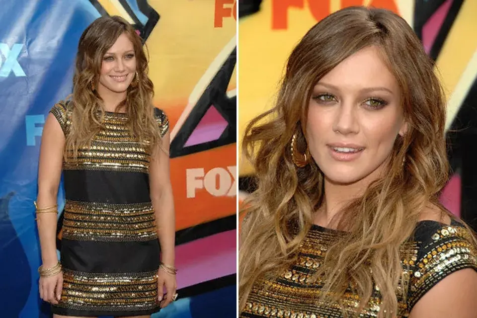 En 2007, la actriz y cantante optó por un color de pelo castaño oscuro con las puntas más claras y un peinado con ondas