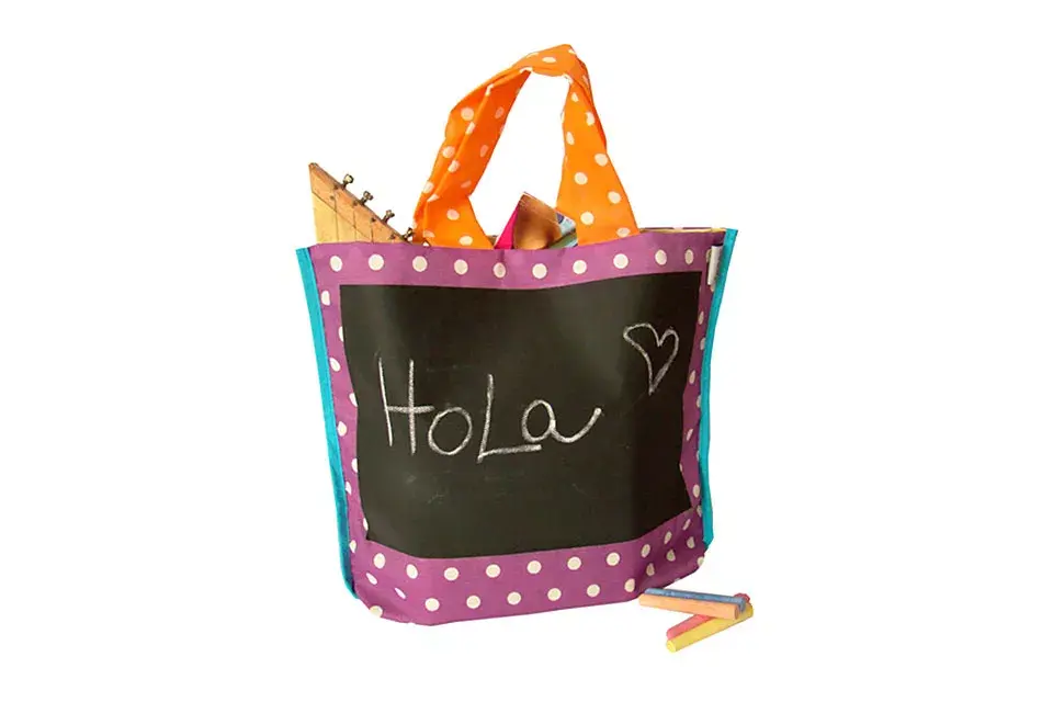 Bolsa pizarra para llevar de todo (Chicos Perinola, $120)