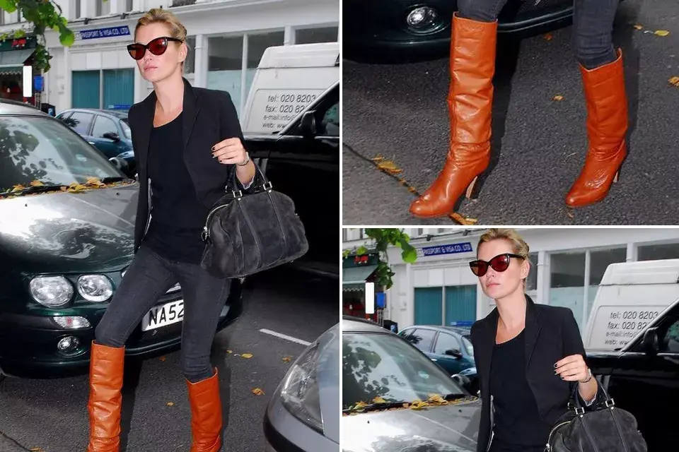 Kate Moss es fanática de las maxibotas. En este caso, optó por un par en color marrón para darle un poco de color a su outfit. ¡Bien por este look!