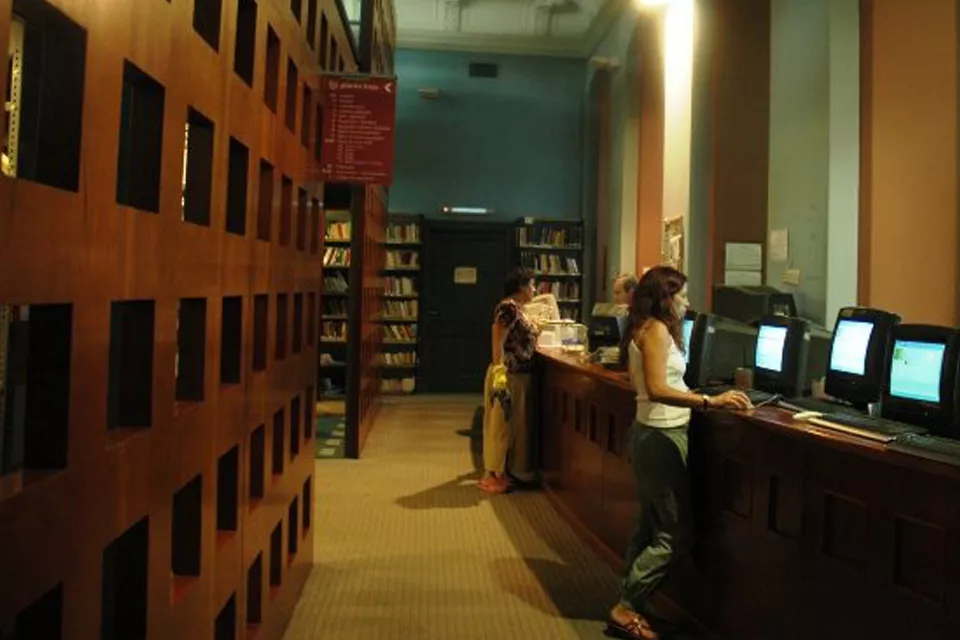 Esta biblioteca pública está especializada en Ciencias de la Educación y pedagogía