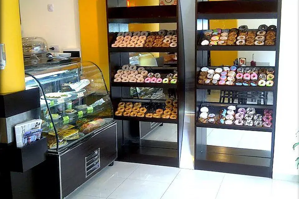 Infinitas variedades de donas y combos con café