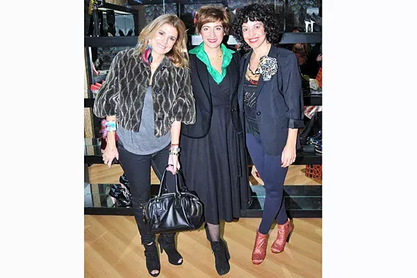 Flavia Palmiero y Muriel Santa Ana estuvieron junto a la diseñadora de zapatos Lucila Iotti en la reapertura de su local; ¿qué opinás de sus looks?