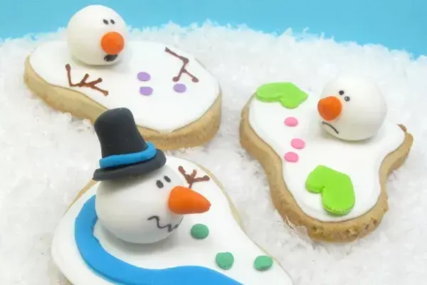 Con este calor, ¡no hay muñeco de nieve que aguante! ¿Qué tal estas galletitas derretidas?