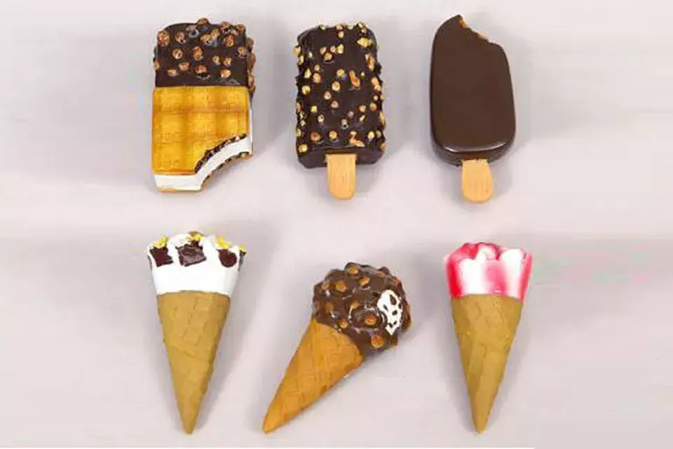 Con forma de helado, ideal para una heladera de soltera o para que los más chicos se diviertan