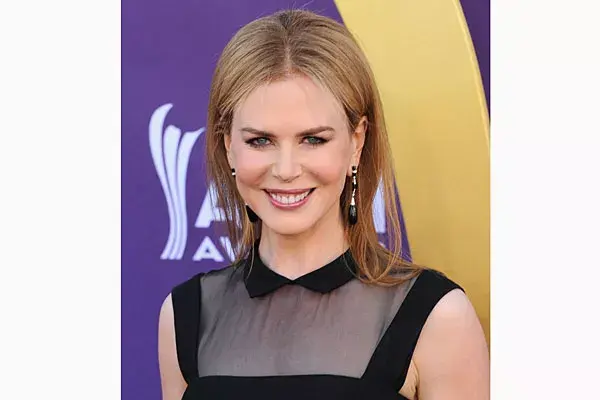 Nicole Kidman, con un peinado con el pelo bien lacio y volumen sólo en la parte superior