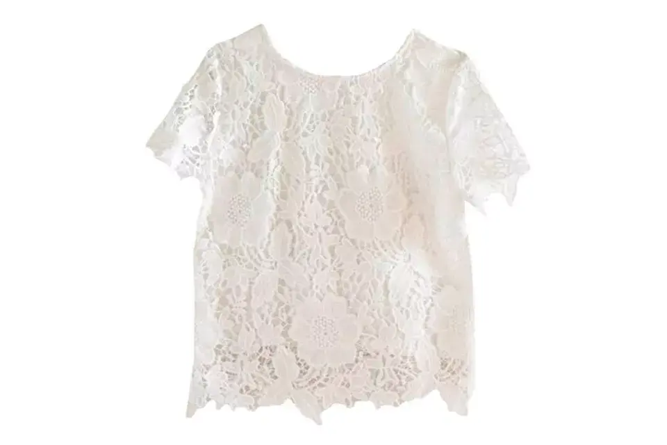 Blusa de encaje. Yagmour, $1000