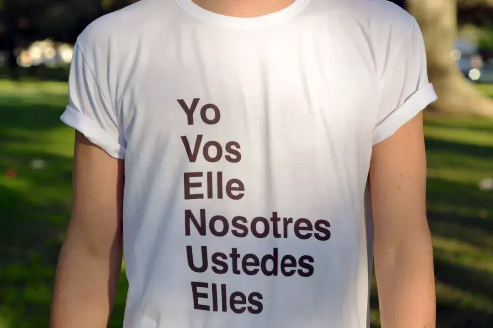 Remera "Nosotres" en venta en MercadoLibre. 