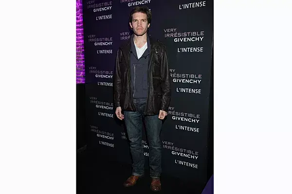 Juan Gil Navarro también estuvo invitado al evento de Givenchy. Qué serio que estás, Juan!