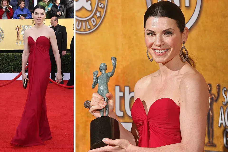 Julianna Margulis impactó con su strapless en forma de corazón de Yves Saint Laurent en color rubí; eligió peinarse con el cabello bien tirante; ¿accesorios? Sólo aros
