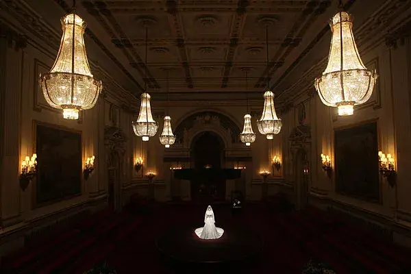 La gran sala donde se expone el vestido