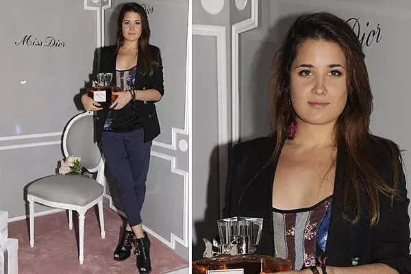 Flor Torrente apostó a la combinación azul y negro para la presentación del nuevo perfume Miss Dior Cherie