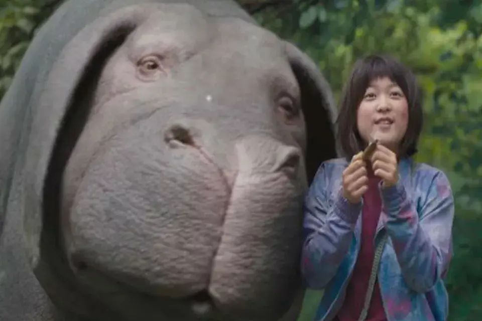 Okja es una cerda adorable, mezcla de hipopótamo, elefante y quién sabe qué.