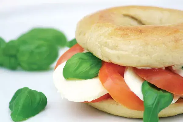 La bagel caprese, súper fresca