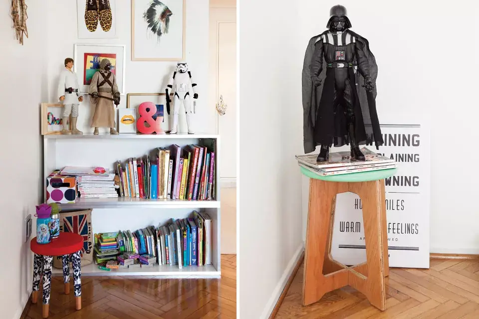 Punto de encuentro familiar. No hay tele por elección y logran un espacio alejado de interrupciones. Es una sala grande que puede servir como pista de baile o como salón de lectura