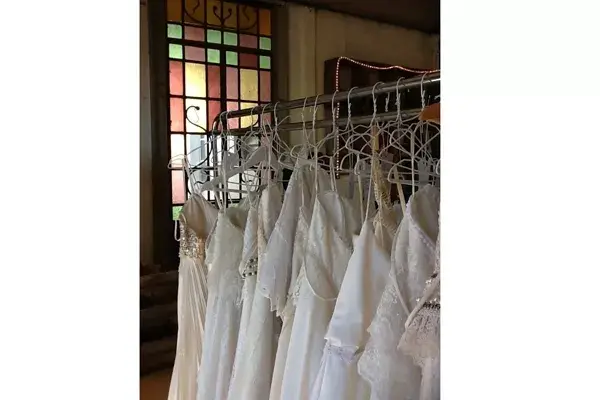 Hay vestidos de todas las épocas y de diversos diseños. Las opciones son tantas que no vas a saber con qué modelo quedarte