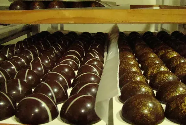 Un clásico de estas fechas, huevos de pascua con distintas versiones de chocolates