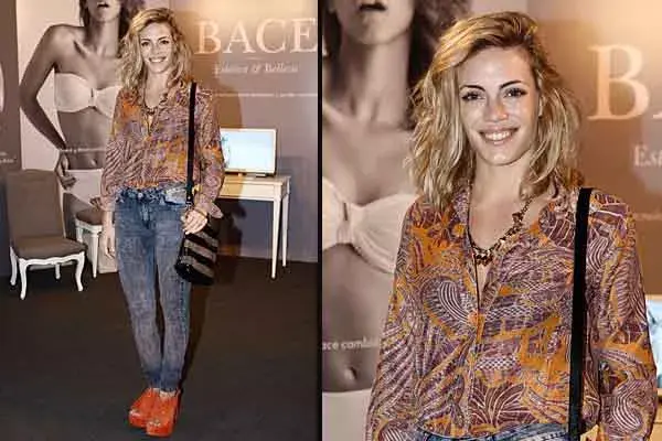 Canchera y actual. Emilia Attias también pasó por Bace Spa y eligió jeans nevados, camisa con estampa tipo búlgara y plataformas naranjas. ¿Da o no da?
