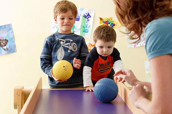 Juegos con pelotas, una actividad que les gusta a los chicos de todas las edades