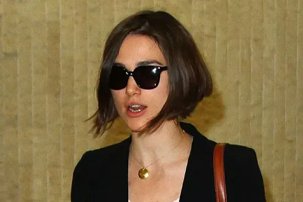 El peinado lacio y la raya al medio muestran bien su corte de pelo; ¿te gusta?