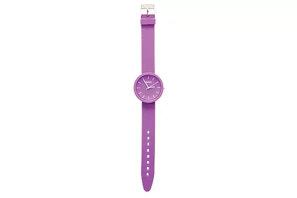 Reloj de cuacho violeta (Prüne, $699)