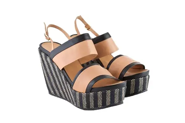 Sandalias con taco chino (Ferraro, $1260)