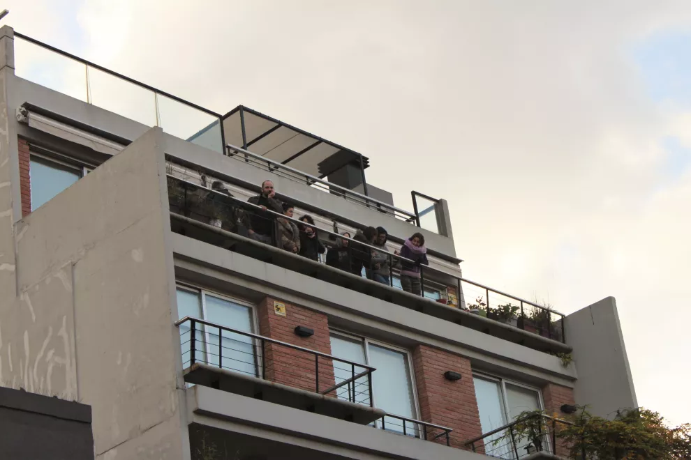 Vecinos en los balcones