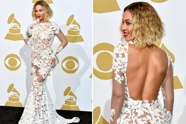 Beyoncé con un vestido blanco con encaje, transparencias y gran escote en la espalda