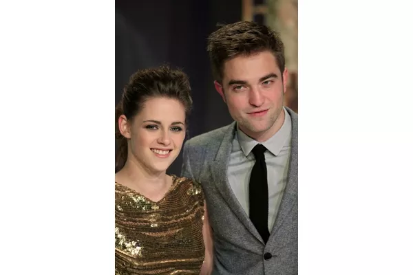 Kristen Stewart y Robert Pattinson se parecen en el estilo, ojos y pelo