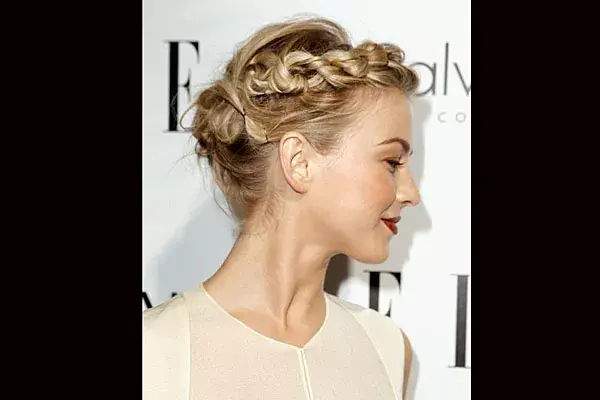 Dale a tu look un aire chic y casual con esa opción que suma trenzas