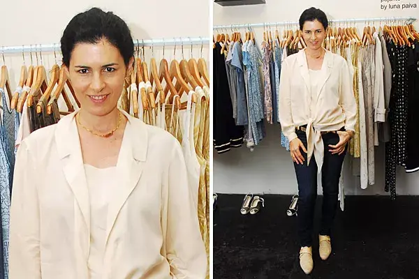 Jazmín Rodríguez optó por una blusa con lazo en la cintura y cuello smoking color nude, a tono con los zapatos, para festejar los diez años de Pesqueira