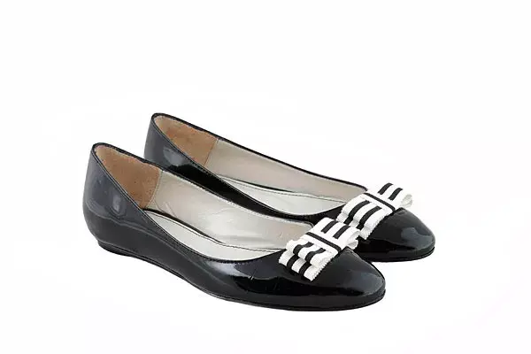Balerinas de charol con moñito de gross (Jackie Smith, $1790)