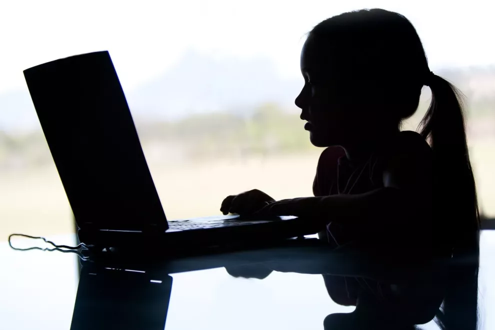 Existen investigaciones que relacionan un mayor tiempo de pantalla en los niños pequeños con problemas de salud.