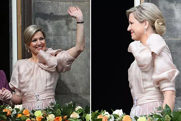 Máxima saluda desde el balcón del palacio
