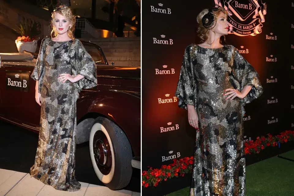 La dva de la fiesta: Esmeralda Mitre se enfundó en un vestido largo todo de paillettes, con un fascinator muy original y labios en rojo. ¡Infartante!