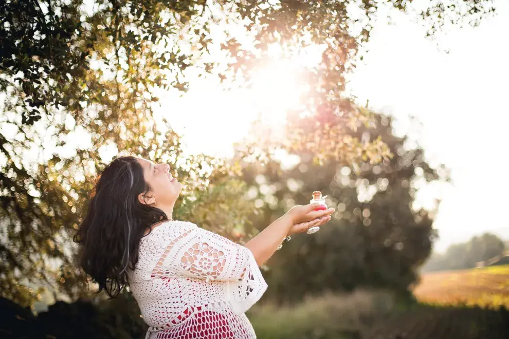 Cada mes tenemos la oportunidad de vivenciar nuestra vida pasada: como niña, como mujer, el linaje, todo eso escondido dentro de nuestro ciclo hormonal.