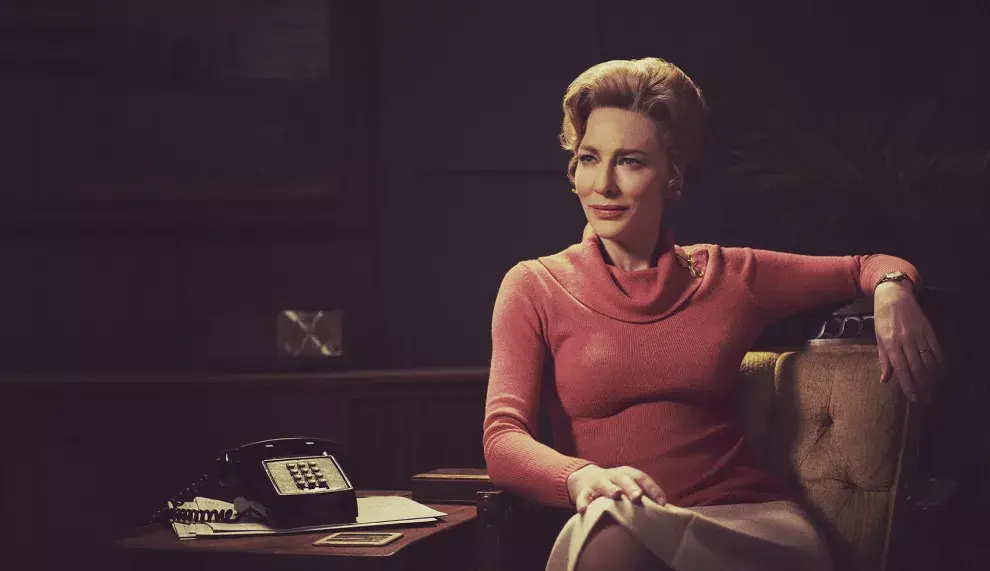 Cate Blanchett como Phyllis Schlafly